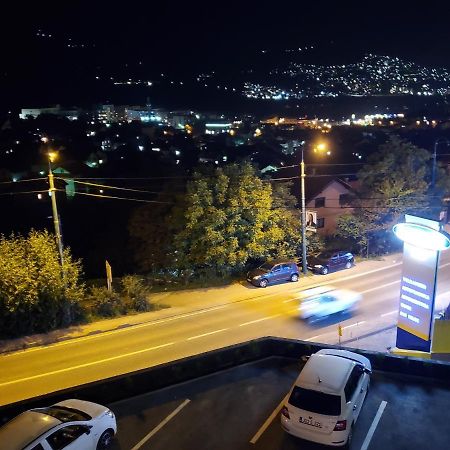 Sleep And Drive White Apartment Sarajevo Luaran gambar