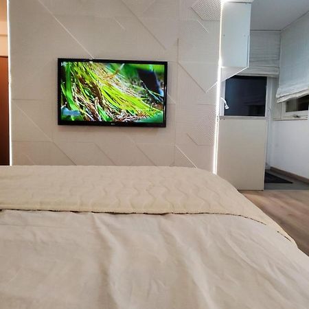 Sleep And Drive White Apartment Sarajevo Luaran gambar