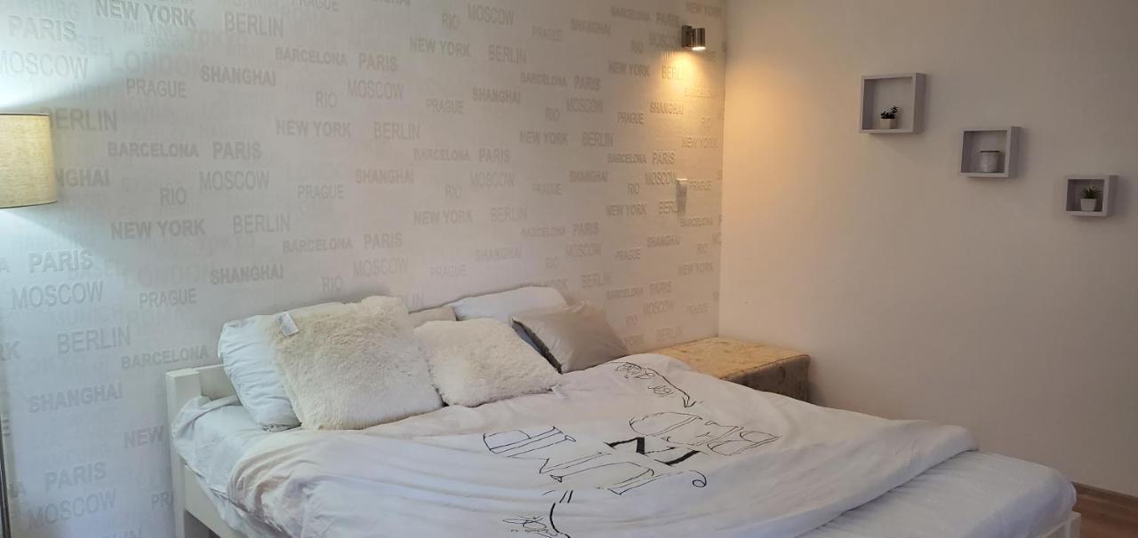 Sleep And Drive White Apartment Sarajevo Luaran gambar