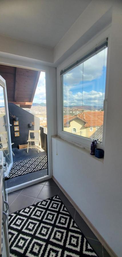 Sleep And Drive White Apartment Sarajevo Luaran gambar