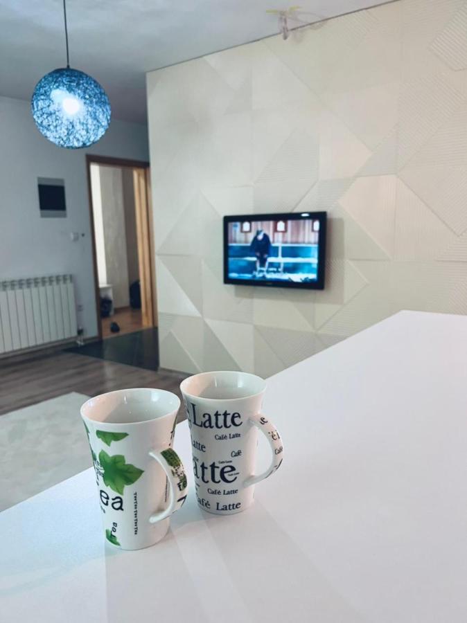 Sleep And Drive White Apartment Sarajevo Luaran gambar