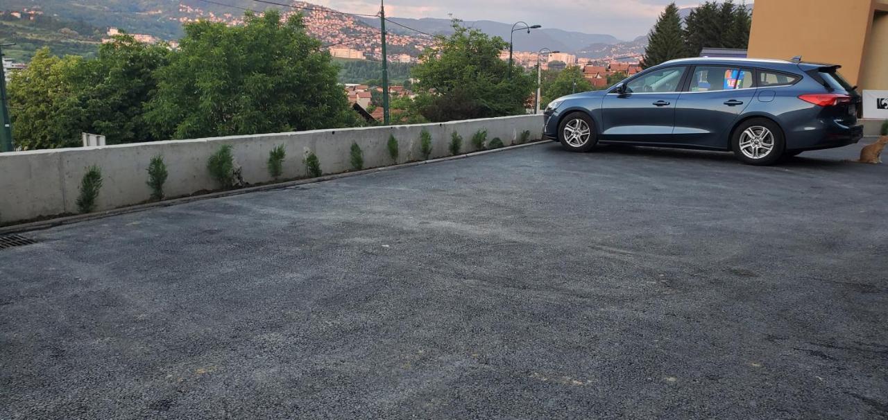 Sleep And Drive White Apartment Sarajevo Luaran gambar