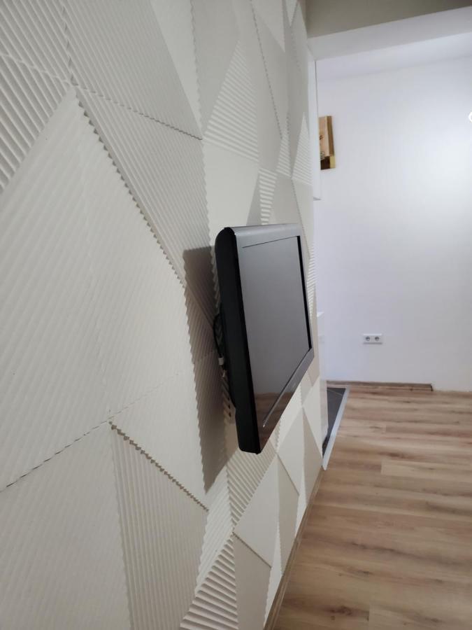 Sleep And Drive White Apartment Sarajevo Luaran gambar