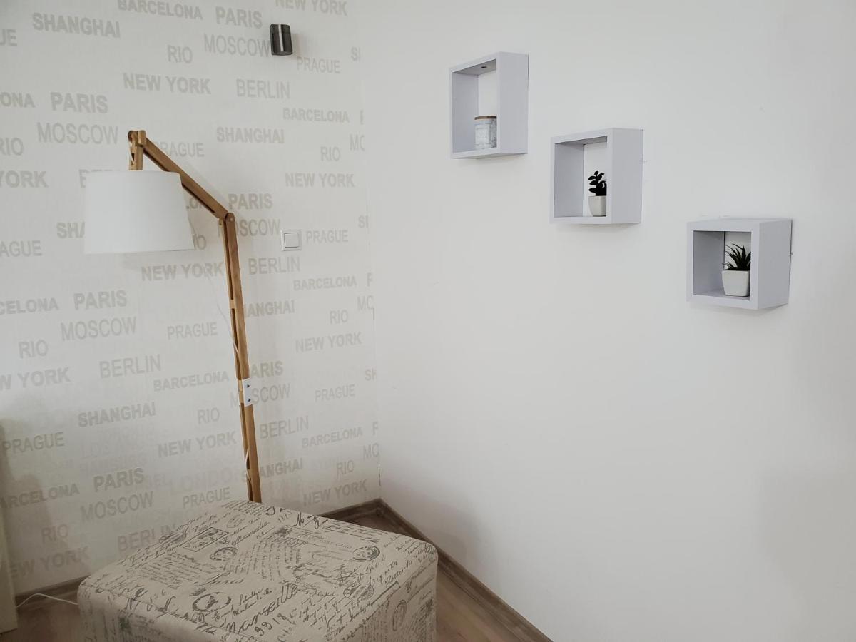 Sleep And Drive White Apartment Sarajevo Luaran gambar