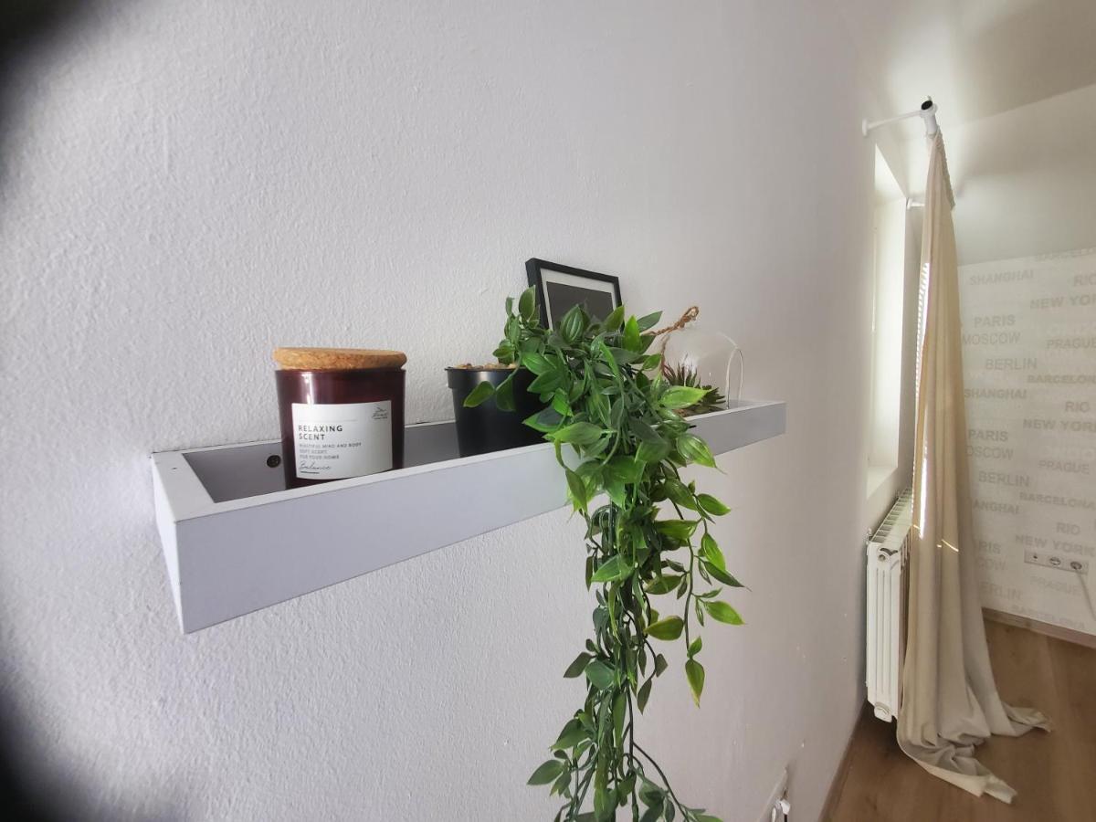 Sleep And Drive White Apartment Sarajevo Luaran gambar