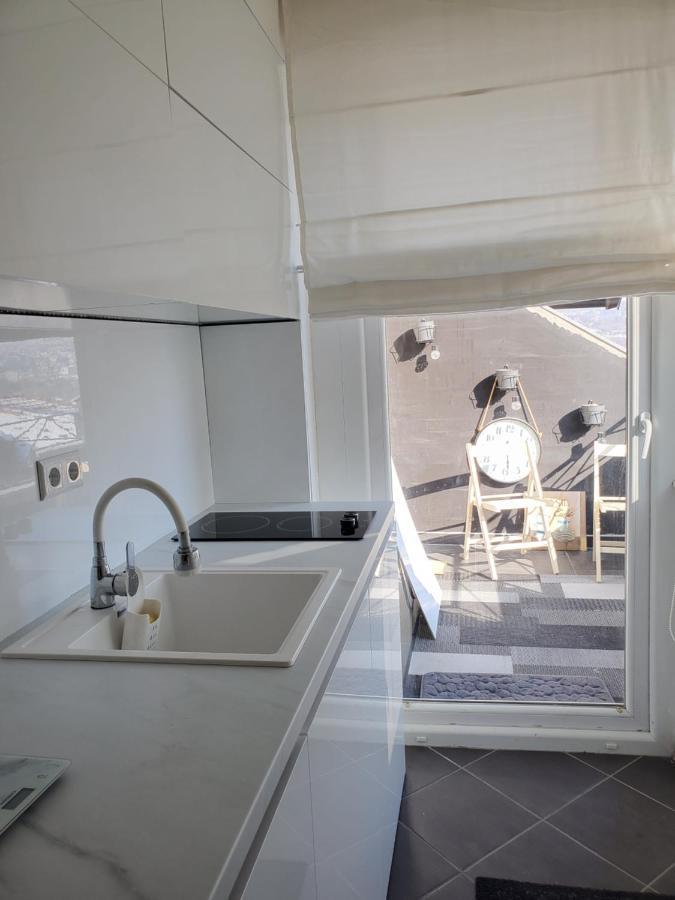 Sleep And Drive White Apartment Sarajevo Luaran gambar