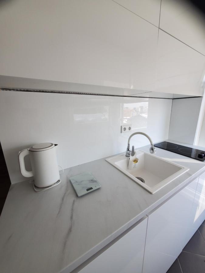 Sleep And Drive White Apartment Sarajevo Luaran gambar