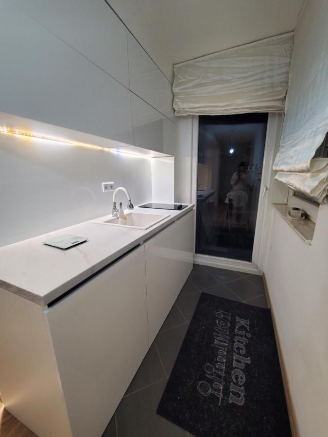 Sleep And Drive White Apartment Sarajevo Luaran gambar