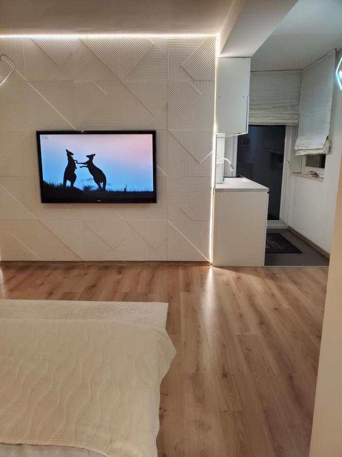 Sleep And Drive White Apartment Sarajevo Luaran gambar