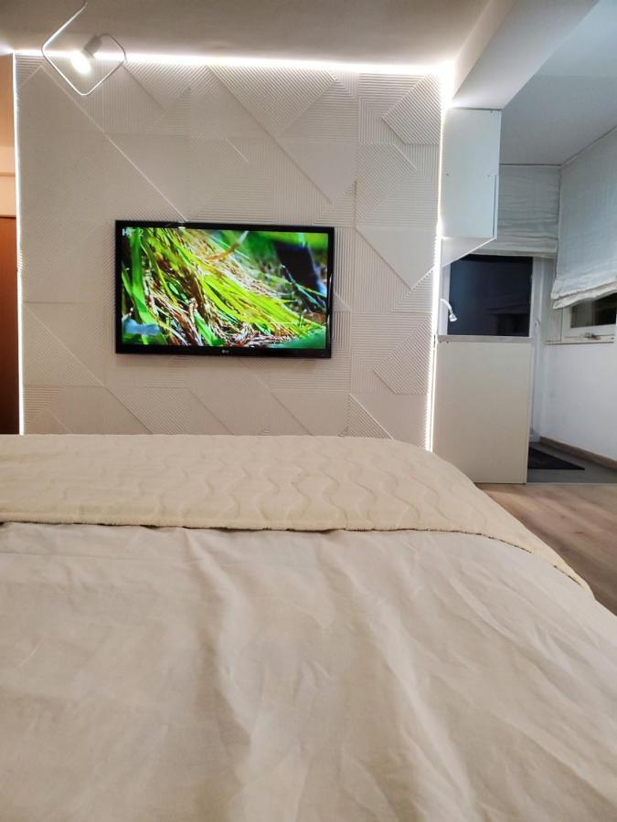 Sleep And Drive White Apartment Sarajevo Luaran gambar